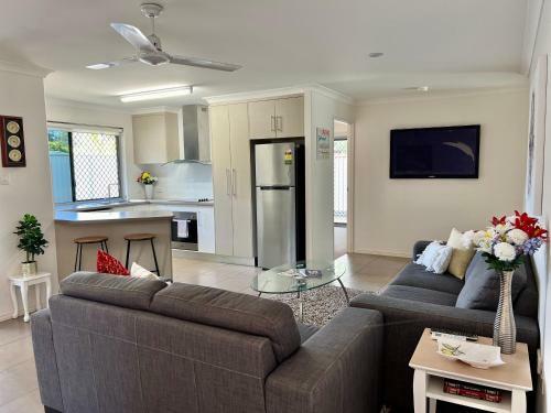 Villa Home Away From Home - Modern Luxury In Central Bundaberg