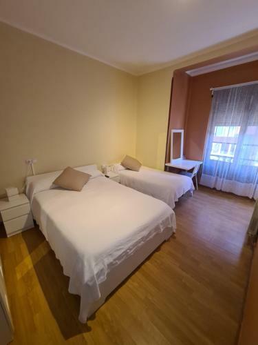 Hostal El Vasco Rooms