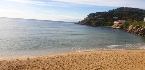 Casa Con Jard�n A 25 Metros de La Playa. La T.
