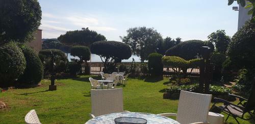 Apartamento Con Jard�n A 11 Metros de La Playa. Se.