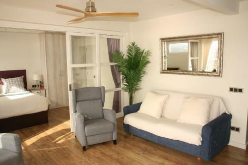 Seafront Apartment In Palam�s