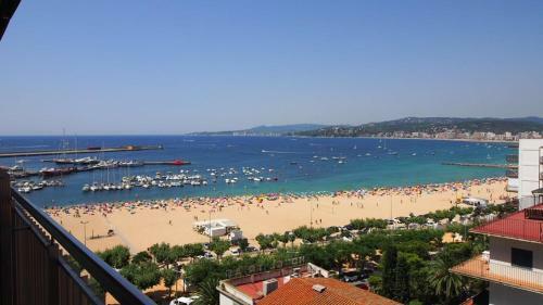 Seafront Apartment In Palam�s