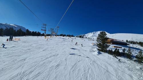 Top Modern Refurbished Apartment, Minutes From Gondola