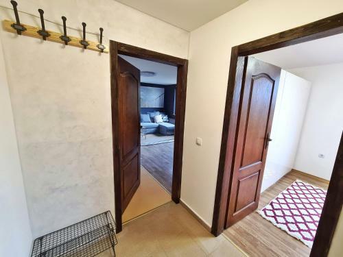 Elegant Apartment Near Gondola