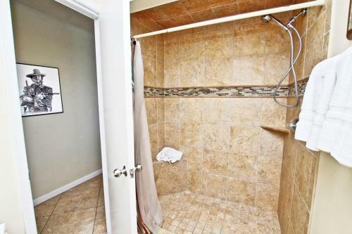 Phoenix East 1201 By Youngs Suncoast