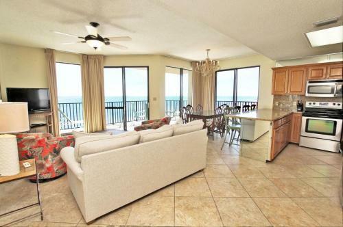Phoenix East 1201 By Youngs Suncoast