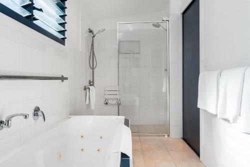 A Sweet Escape - The Great Byron Getaway