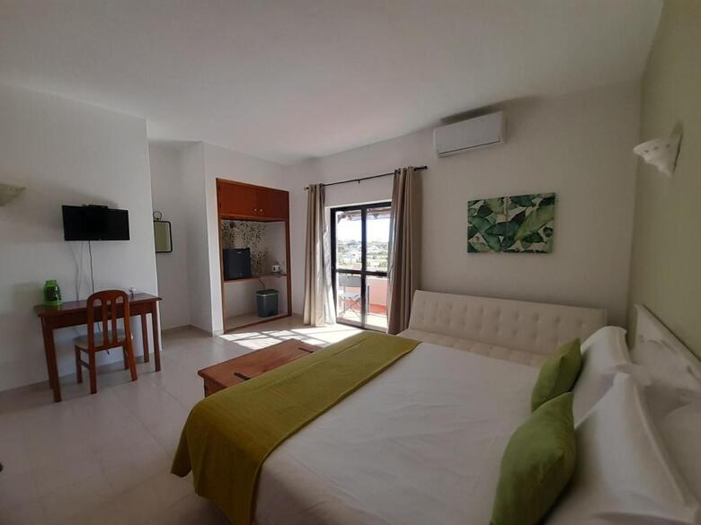Hotel Albergaria Rosa Montes (.)