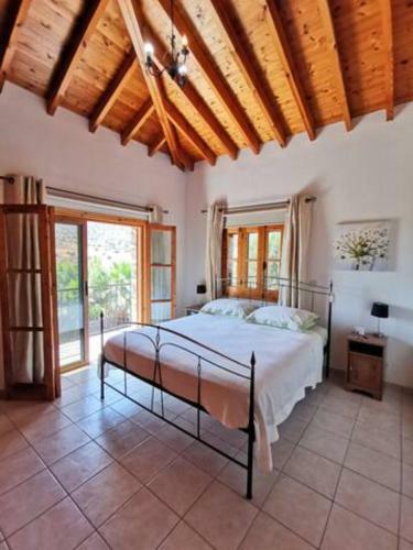 Unique Stonehouse Traditional Villa In Ayia Anna