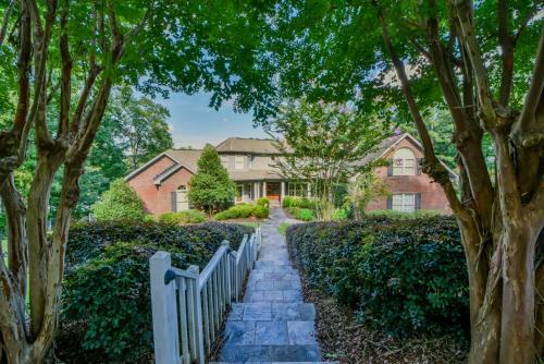 Bama Lakeside Retreat