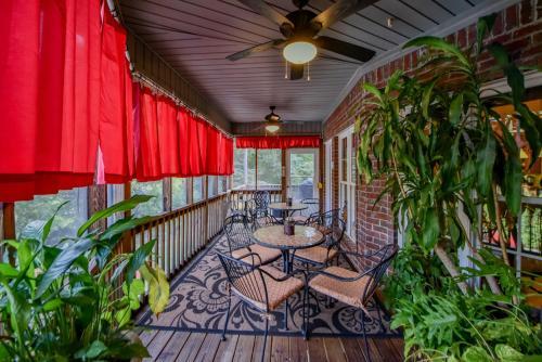 Bama Lakeside Retreat
