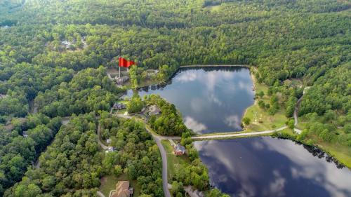 Bama Lakeside Retreat