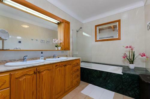 Yourhouse Son Perxa, Quiet Villa With Private Pool For 8 Guests