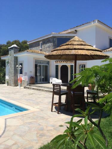 Villa In Ayia Napa With A Pool!