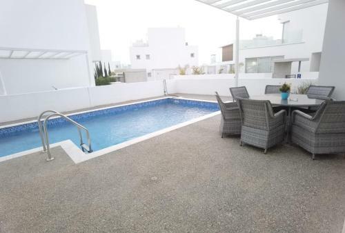 Elite Blue Sunset 3 Bedroom Villa