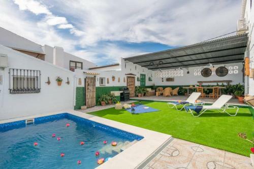 Villa Zalea Real -super Ideal Grupos, Piscina !