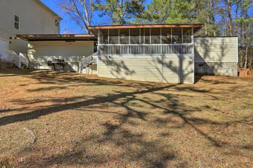 Pet-friendly Wedowee Cabin - Shared Boat Dock