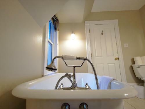 Bed & Breakfast No 1 Grafton Inn