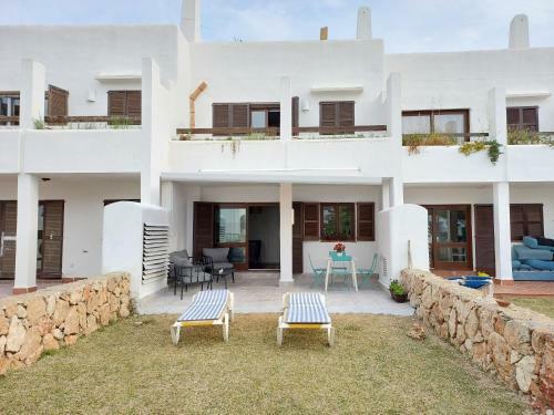 Agradable Chalet Adosado Con Piscinas