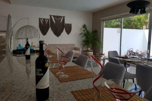 Gorgeous Villa W/ Private Pool Near The Beach