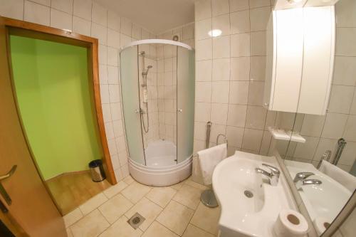 Apartments Crvena Jabuka 1