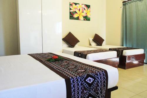 Smugglers Cove Beach Resort & Hotel