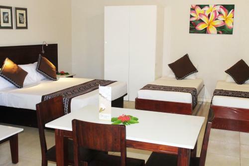Smugglers Cove Beach Resort & Hotel