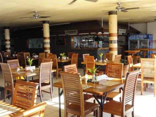 Smugglers Cove Beach Resort & Hotel