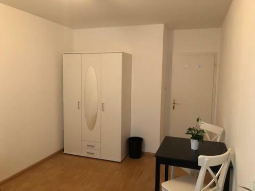 Luxury Black-white Room