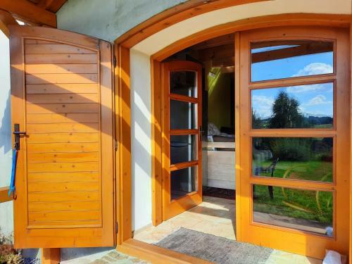 Apartamento Novohradsk� Hory - Pron�jem Na Samot? U Lesa