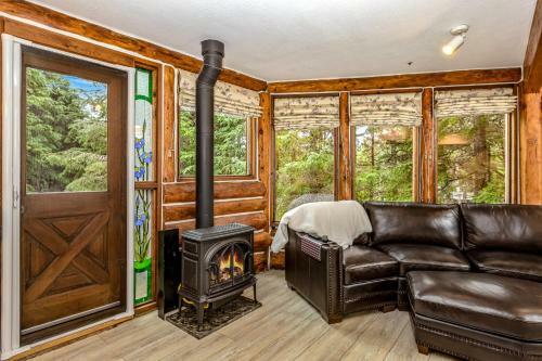 Cozy Tree & Ski House