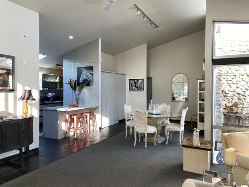 Apartamentos Maison Blue - Chic Inner City Townhouse