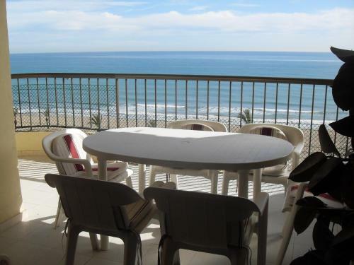 Apartamento Primera Linea Con Piscina Y Parking.