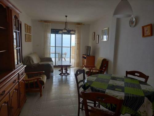 Apartamento Primera Linea Con Piscina Y Parking.