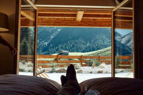 Mountain Chalet R