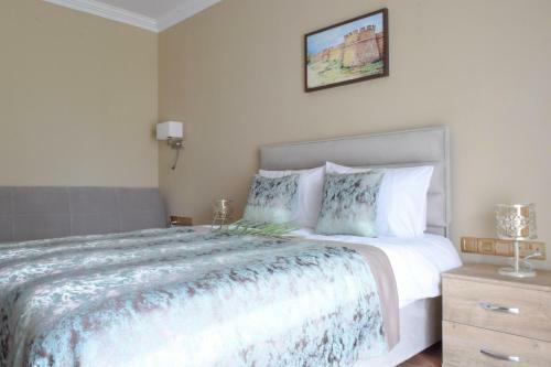 Hostal Golden Palms Guest House & Cafe