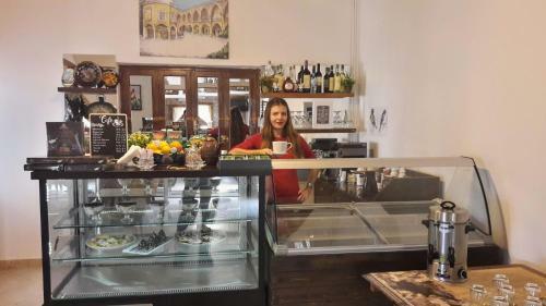 Hostal Golden Palms Guest House & Cafe