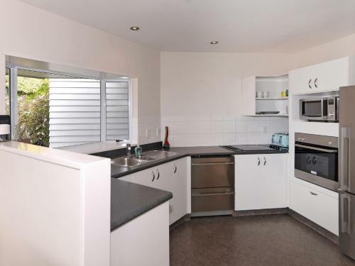 Wisteria Heights - Nelson Holiday Home