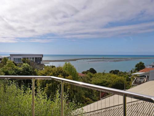 Wisteria Heights - Nelson Holiday Home