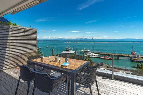 Penthouse 37 - Nelson Waterfront Apartment