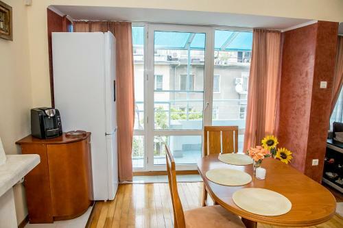 Apartamento Spacious & Sunny Maisonette W/ Terrace Near Centre