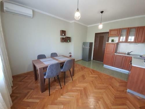 Danny Apartment