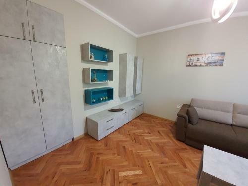 Danny Apartment