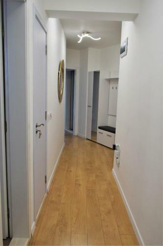 Top Center Apartment Gramophone