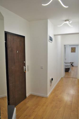 Top Center Apartment Gramophone