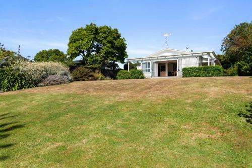 Absolutely Shore - Ngongotaha Holiday Home