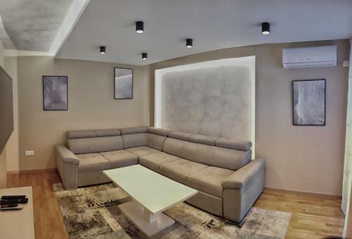 Sun Valley Apartments