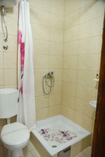 Villa Holiday Home With 4 Studio Apartments