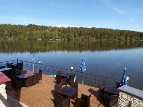 Hostal Penzion Ratm�r�k A Vin�rna U Raka
