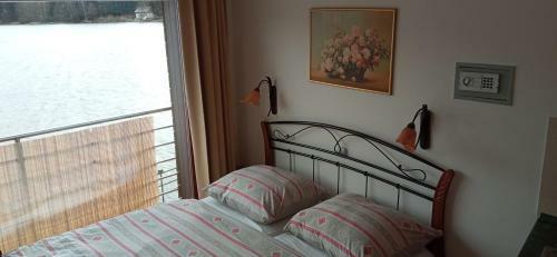 Hostal Penzion Ratm�r�k A Vin�rna U Raka
